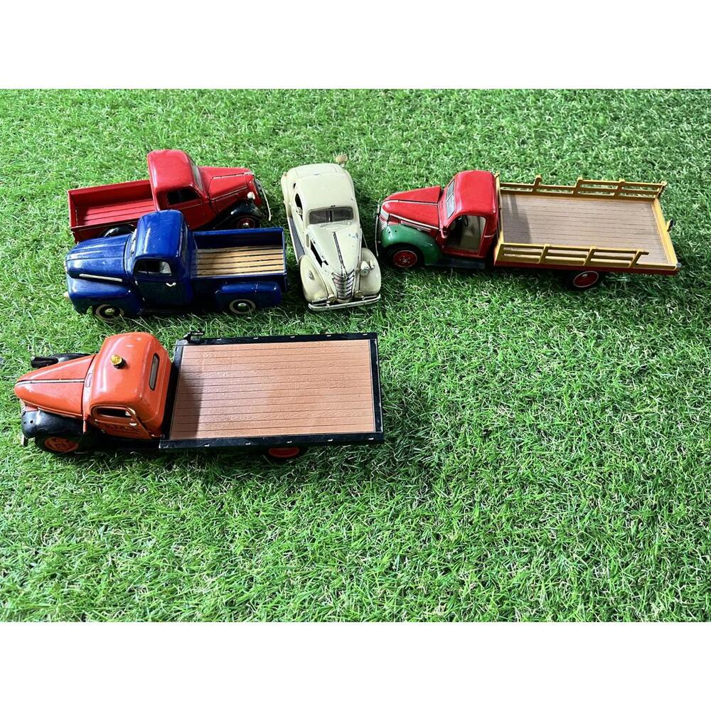 Vintage Ford Model Pickup Truck Toy Set - Blue and Red‎